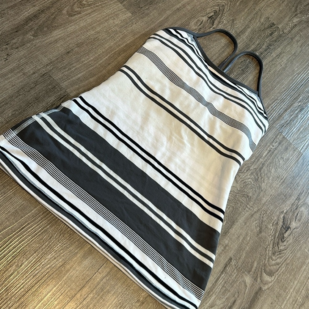 Lululemon Power Y Top Size 4